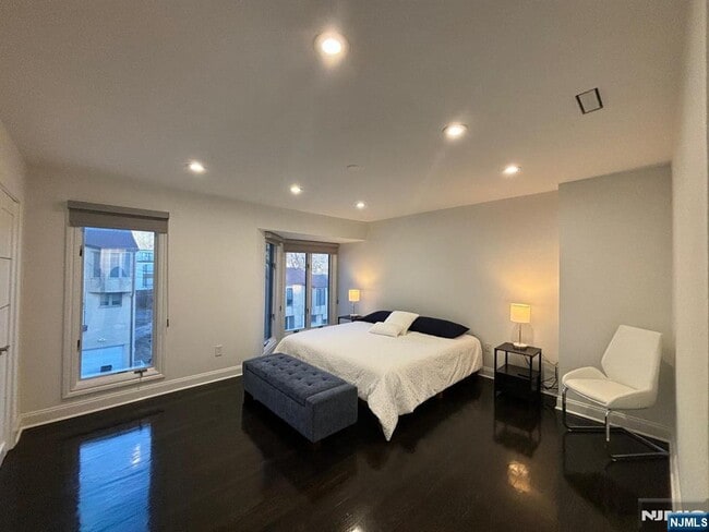 Building Photo - 20 Veterans Way