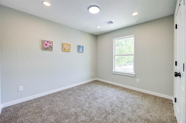 Building Photo - 5903 Bacher St