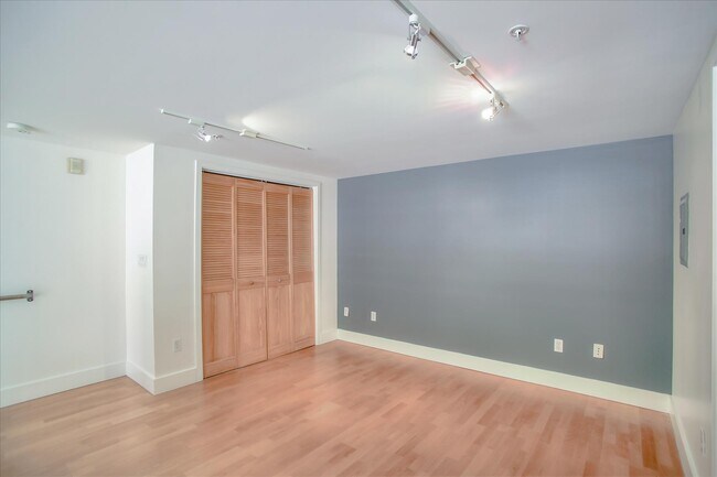 Building Photo - 1025 Minna St