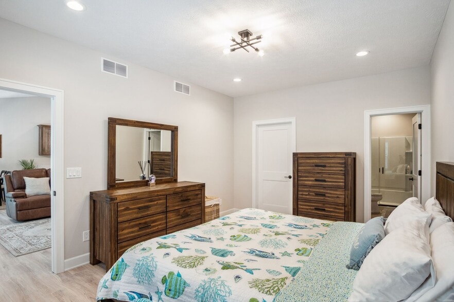 Building Photo - 6195 Hilltop Ct