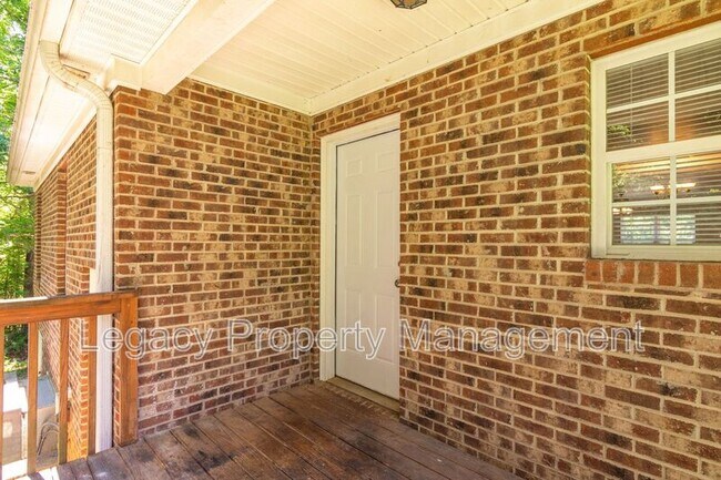 Building Photo - 1352 Snow Ct