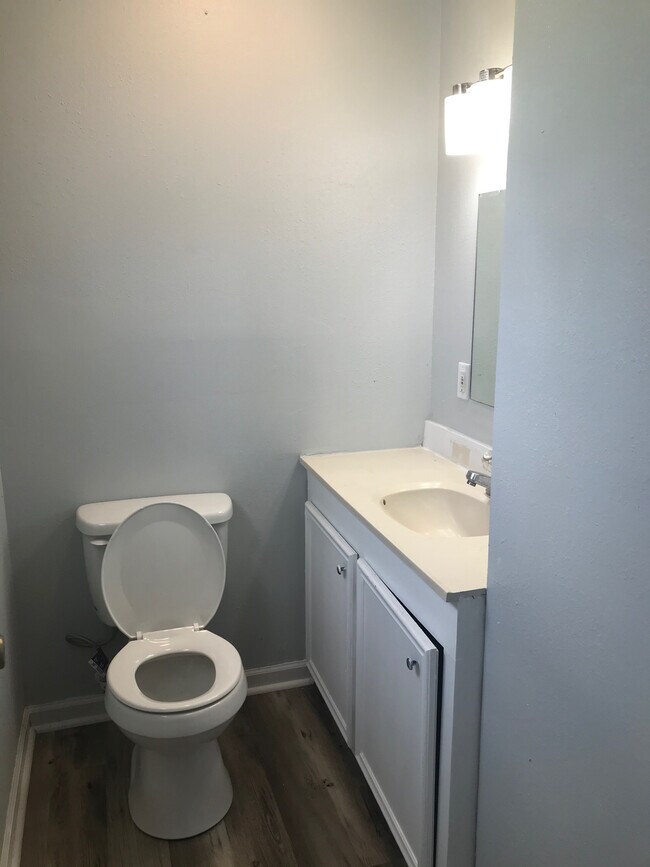 Building Photo - 914 Prater Rd