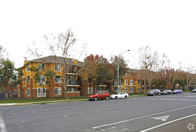 Primary Photo - Montevista Apartments