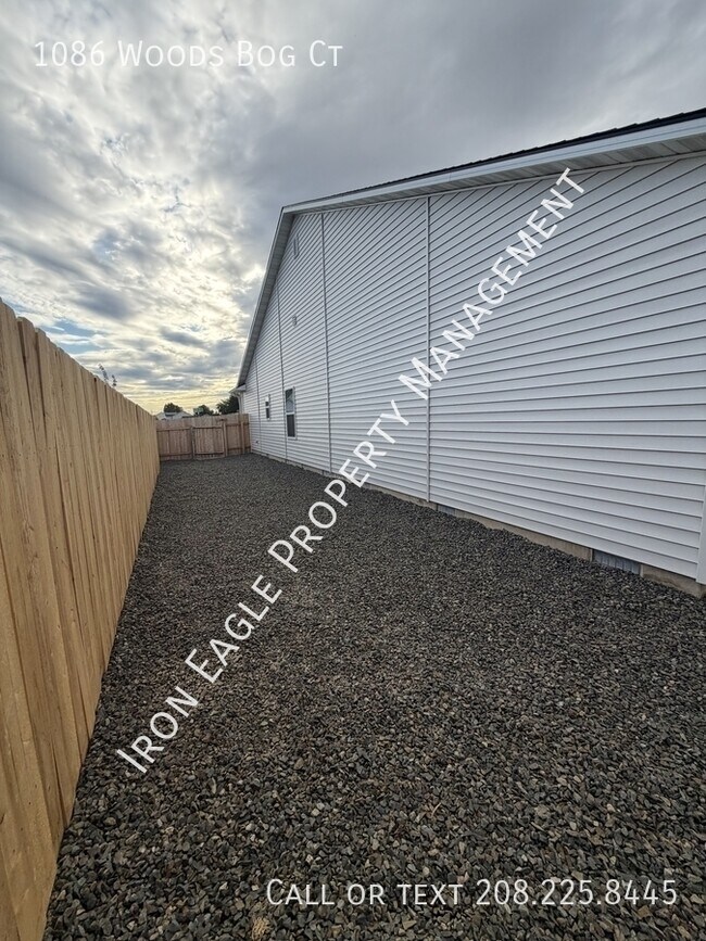 Building Photo - 1086 Woods Bog Ct