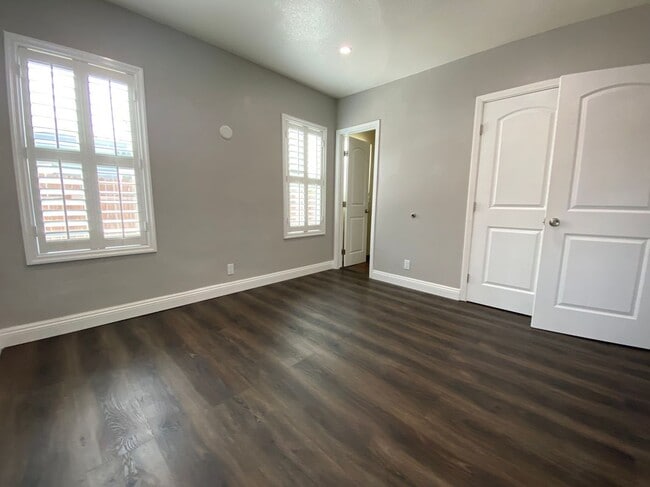 Building Photo - 702 N McCadden Pl