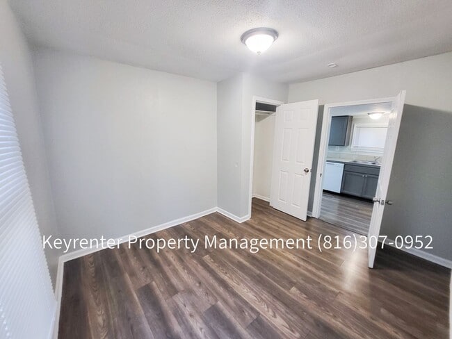 Building Photo - 2 Bed 1 Bath ready to rent!