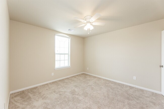 Building Photo - 16915 Sedum Grn