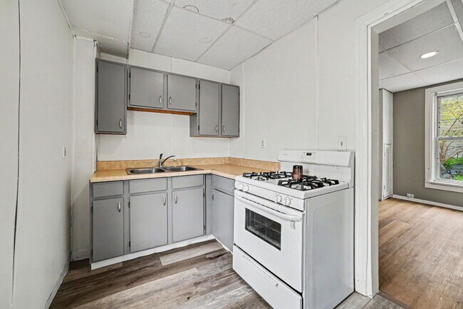 Building Photo - 1 Bedroom Rental in Saginaw $750/Month