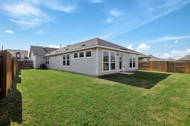Building Photo - 124 Trailside Ln
