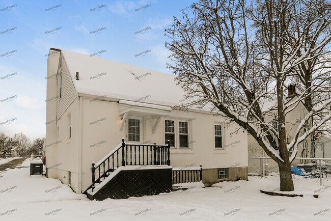 Building Photo - 7400 Hickman St