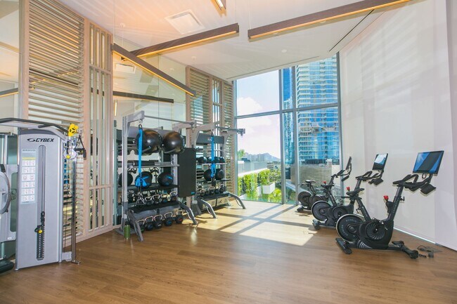 Building Photo - KOULA 2b2b1pkg Ready to Move In!