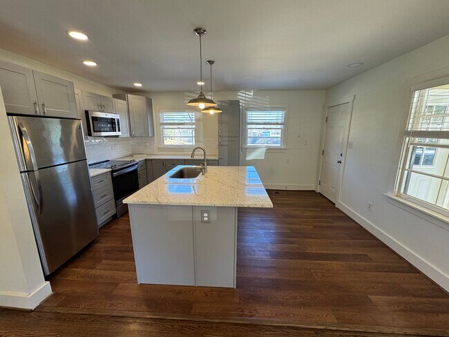 Building Photo - 432 Woodvale Ln