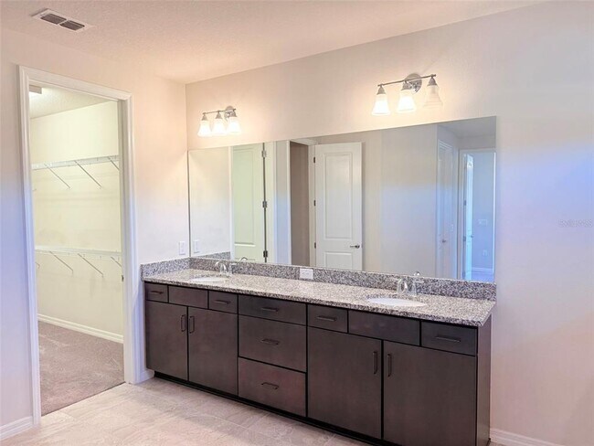 Building Photo - 10844 Rolling Moss Rd