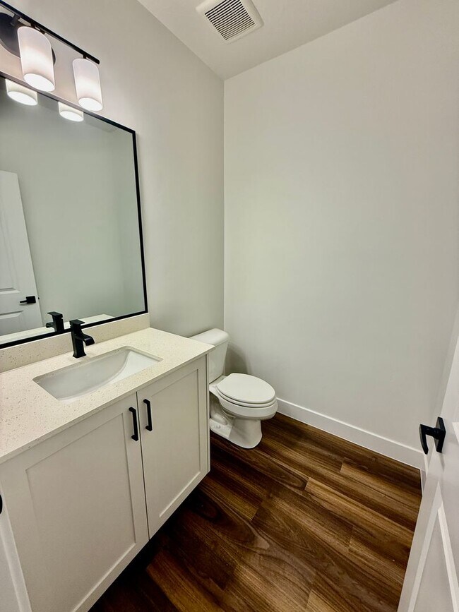 Building Photo - BRAND NEW Four Bedroom Townhome in Desert ...