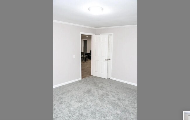 Building Photo - 136 Skyline Dr