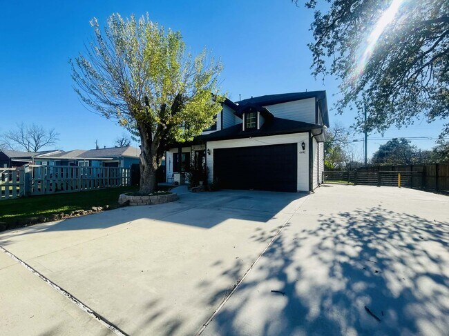 Building Photo - 6641 Midfield Dr