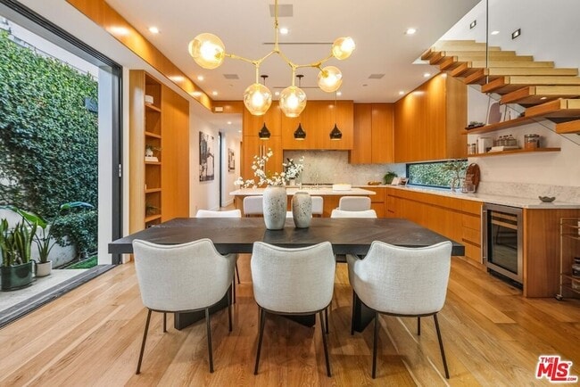 Building Photo - 722 Marine St