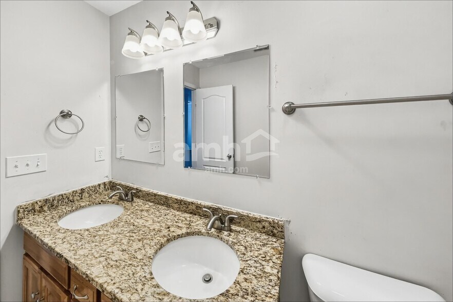 Building Photo - 1305 Bantry Dr