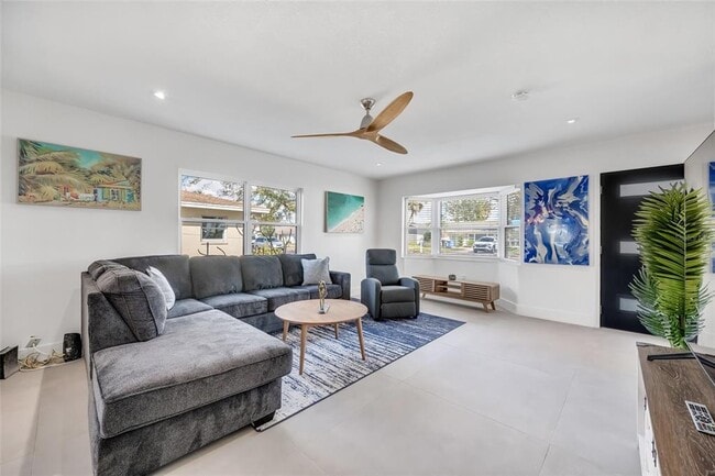 Building Photo - 4622 Bay Crest Dr