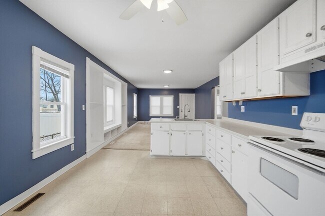 Building Photo - 882 Liberty St