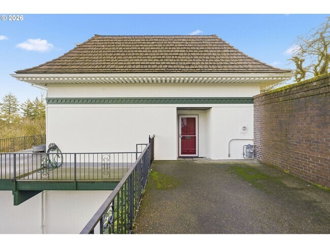 Building Photo - One-of-a-Kind 5BR Home with Floor-to-Ceiling Windows, Wraparound Decks & Breathtaking Treeline Views