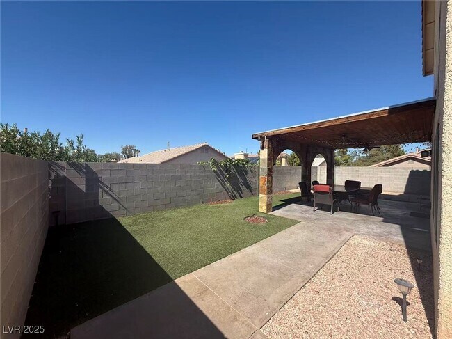 Building Photo - 9083 Red Lava Ct