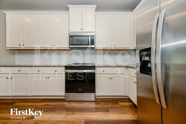 Building Photo - 215 Cheshire Dr