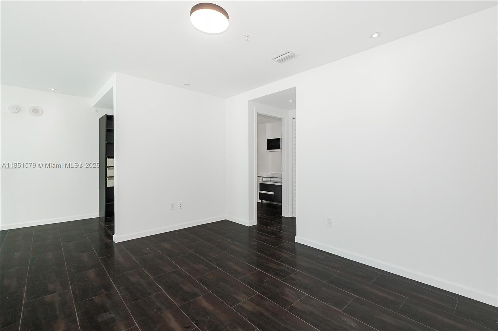 Building Photo - 300 S Biscayne Blvd