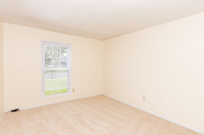 Building Photo - 139 Village Cir