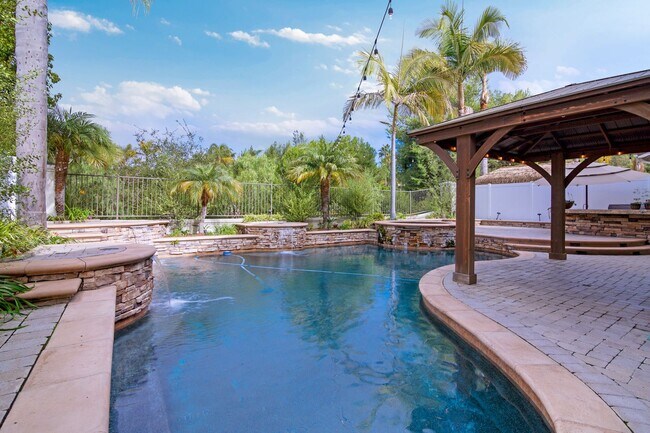 Building Photo - Forester Ranch Oasis!