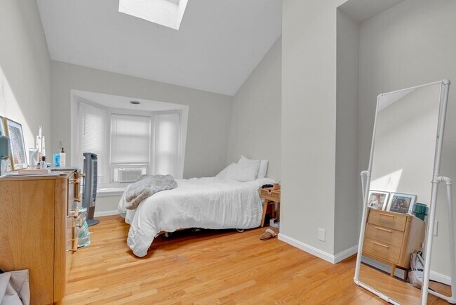 Building Photo - 12 Gates St