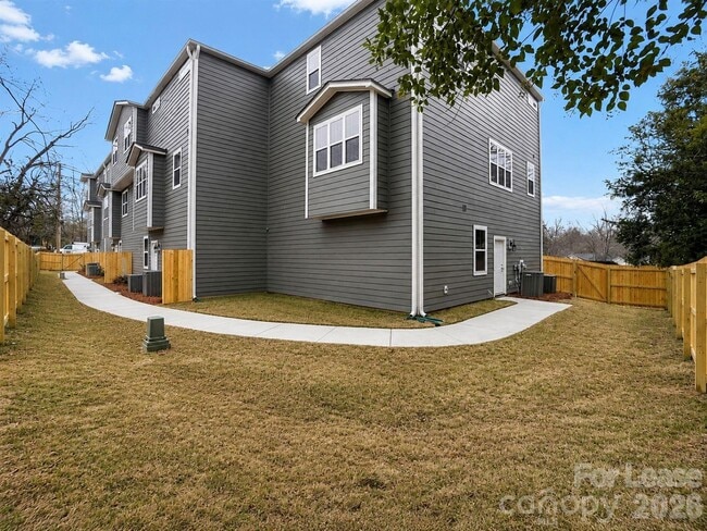Building Photo - 8927 Sharonbrook Dr