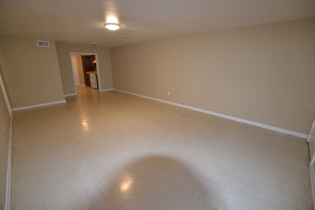 Building Photo - 2 bedroom, 2 bath apartments in Sherwood F...