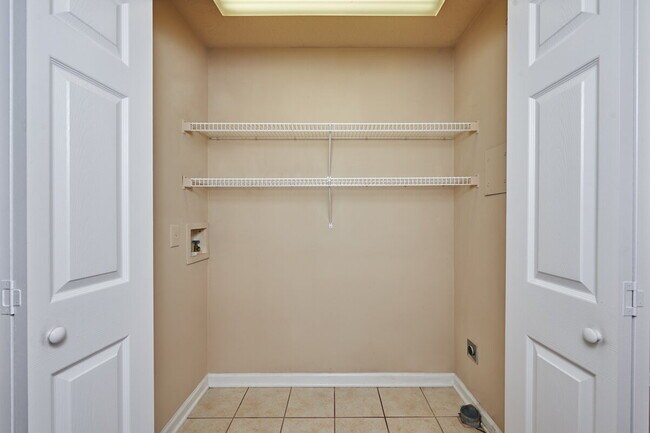 Building Photo - For Rent: 2BR, 1BA condo Special: $400 off the first month for a lease that starts by 5/15/26.