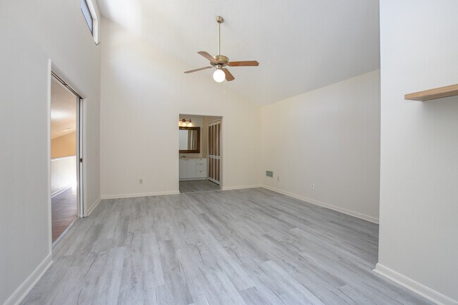 Building Photo - 5735 Fox Hollow Rd