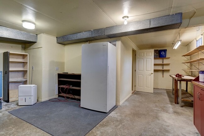 Building Photo - Charming 2-Bedroom Home with Bonus Room Ne...