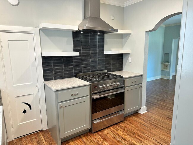 Building Photo - 3134 E 17th St