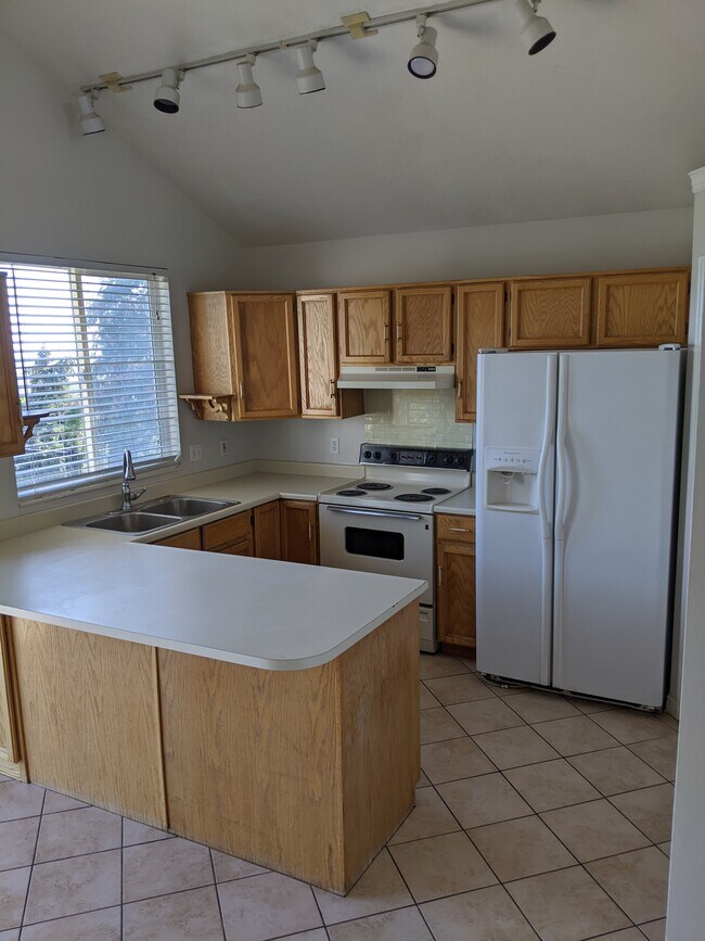 Building Photo - 387 E 3550 N