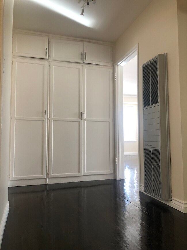 Hallway - 6117 S Fairfax Ave