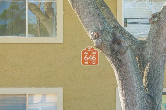 Building Photo - 646 Kenwick Cir