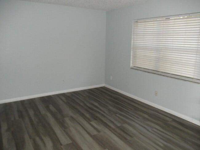 Building Photo - 4648 Summit Blvd