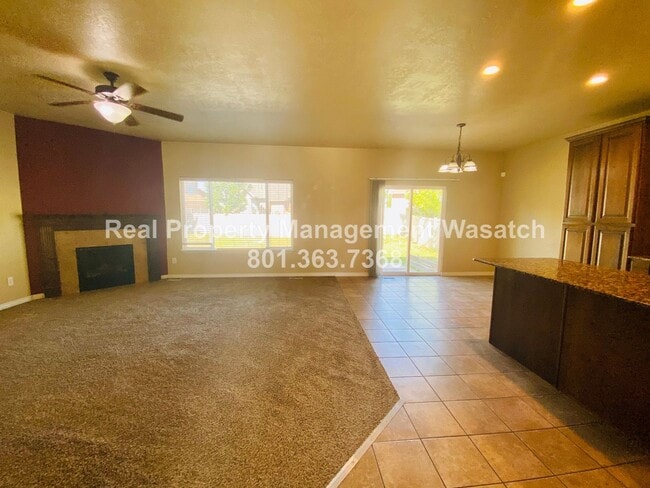 Building Photo - 5 Bedroom 3 Bathroom Riverton Home!