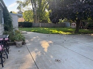 Building Photo - 1515 Jills Dr
