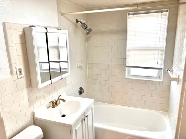 Building Photo - 14 Beach Rd