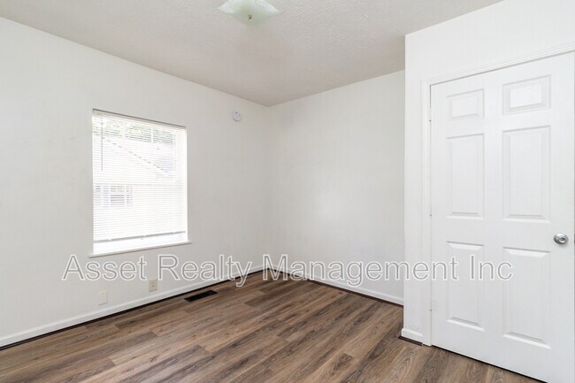 Building Photo - 3928 Porter Ave