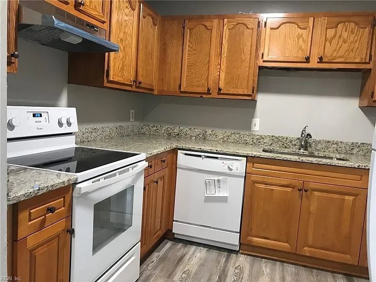 Building Photo - 5775 W Hastings Arch