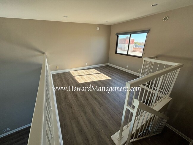 Building Photo - 2 Bed, 2 Bath Condo + Loft in a Cozy locat...