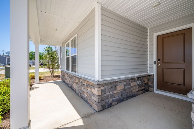 Building Photo - 3 Bedroom Single-Family Home with 2-Car Garage in Glen Allen (23060) – $2,650/mo