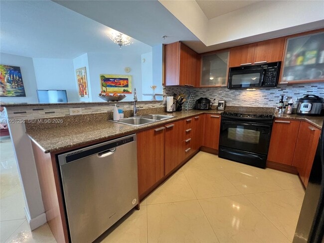 Building Photo - 16699 Collins Ave