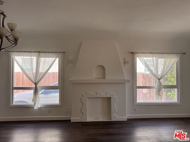 Building Photo - 1325 S Rimpau Blvd